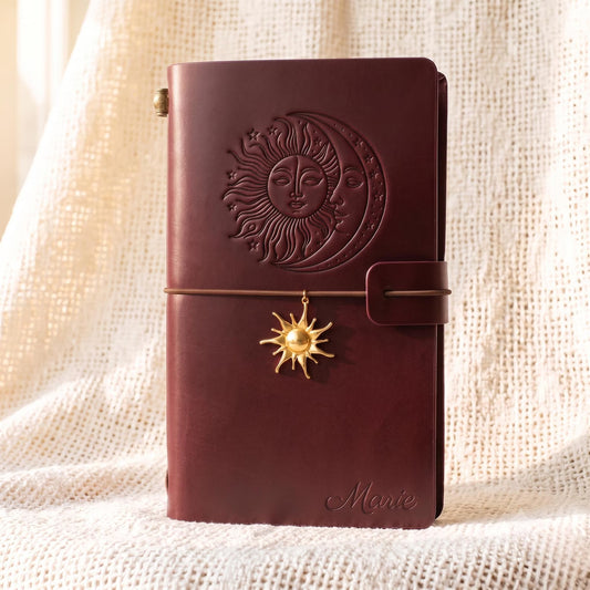 Personalisiertes Notizbuch aus Leder mit Namen und Design, veganes Notizbuch mit Gravur nach Wahl, Geschenkidee für Frauen
