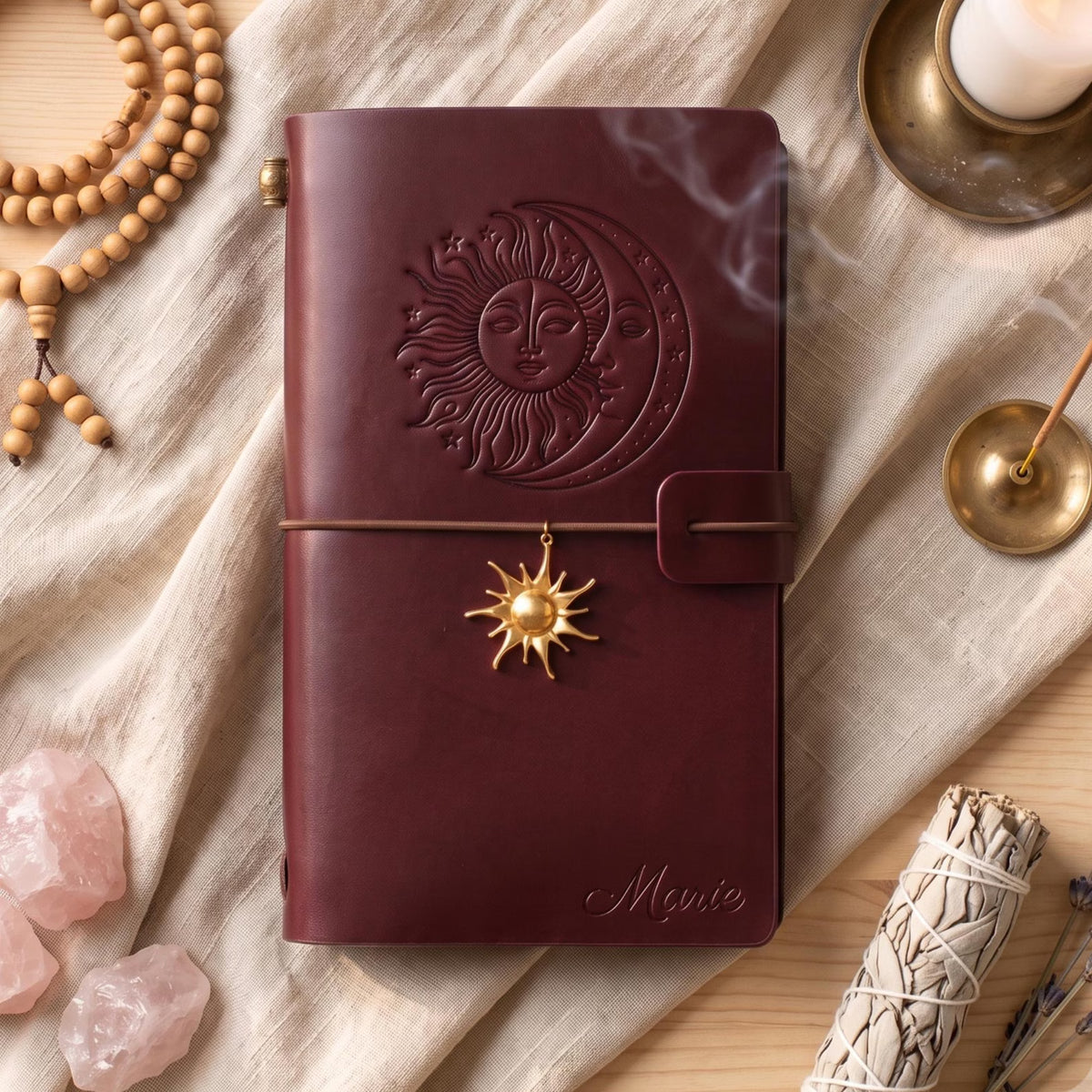 Personalisiertes Notizbuch aus Leder mit Namen und Design, veganes Notizbuch mit Gravur nach Wahl, Geschenkidee für Frauen